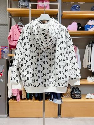 全球視野下的服裝市場 實(shí)拍圖庫如何賦能服裝零售與批發(fā)